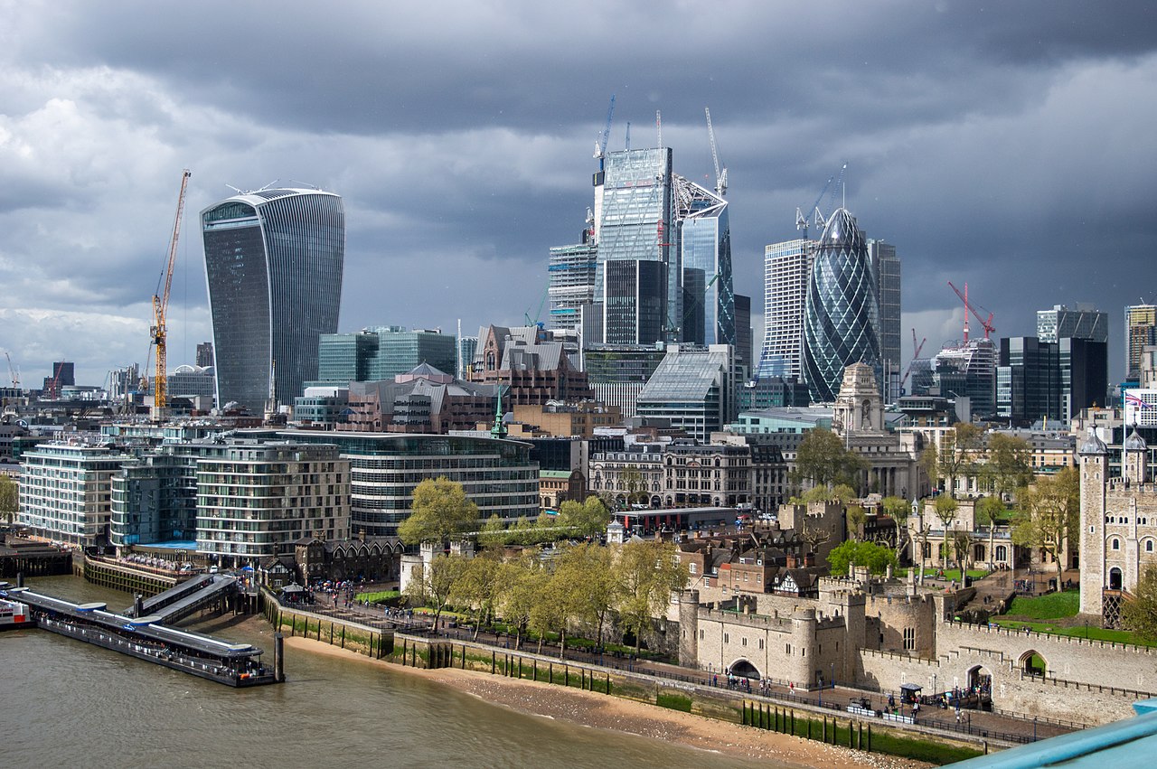 1280px-City_of_London,_seen_from_Tower_Bridge.jpg