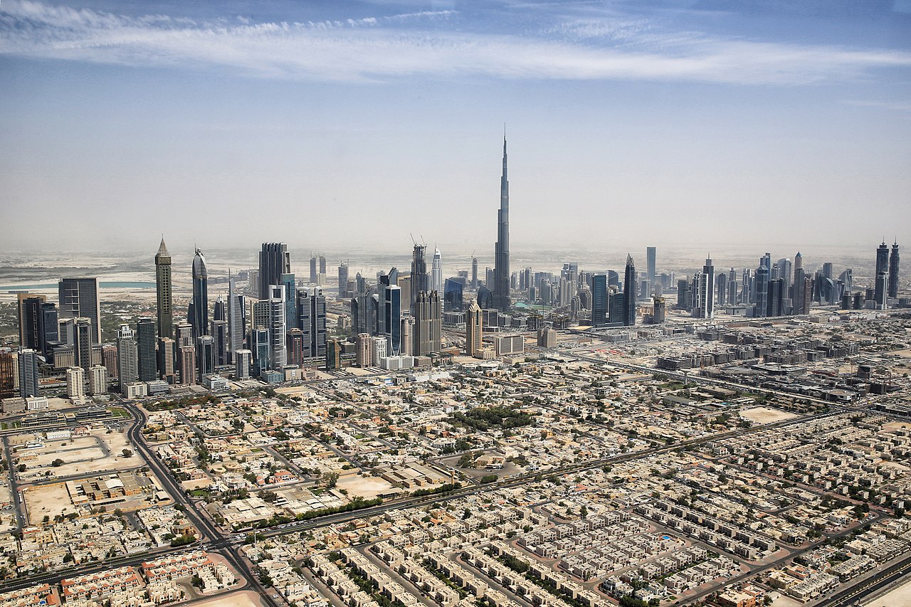 1280px-Dubai_Skyline_mit_Burj_Khalifa_(18241030269).jpg