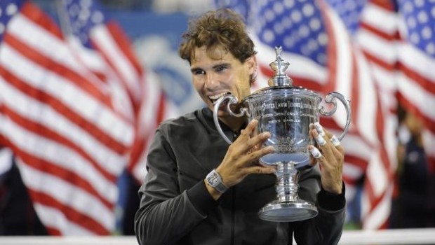 Nadal-biting-Open-trophy-620x350.jpg