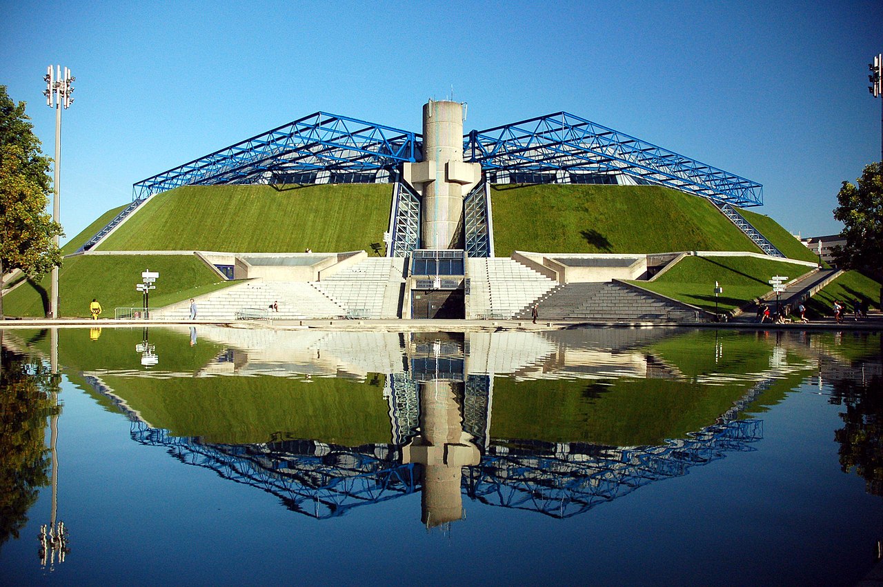 Palais_Omnisports_de_Paris-Bercy_2007.jpg